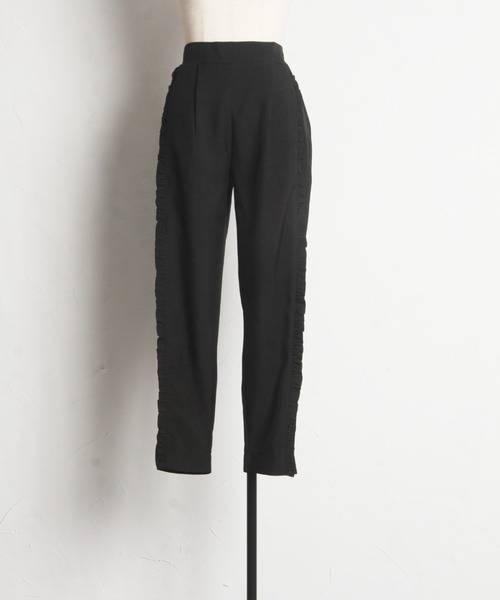 tocco closet（トッコ　クローゼット）の「【ZOZO限定】サイドフリルテーパードパンツ（スラックス・レディース・アイボリー/チャコールグレー/ブラック・M）」の21枚目の写真
