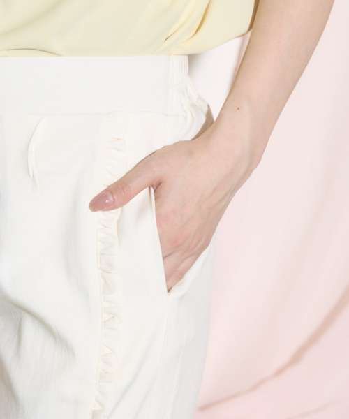 tocco closet（トッコ　クローゼット）の「【ZOZO限定】サイドフリルテーパードパンツ（スラックス・レディース・アイボリー/チャコールグレー/ブラック・M）」の7枚目の写真