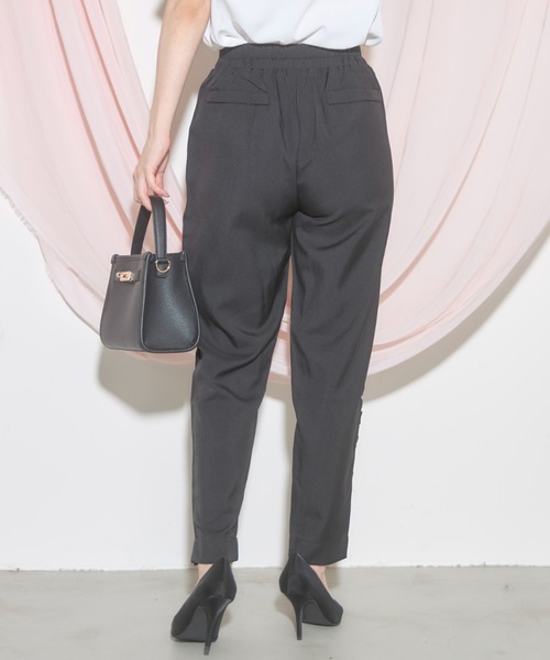 tocco closet（トッコ　クローゼット）の「【ZOZO限定】サイドフリルテーパードパンツ（スラックス・レディース・アイボリー/チャコールグレー/ブラック・M）」の12枚目の写真