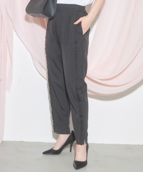 tocco closet（トッコ　クローゼット）の「【ZOZO限定】サイドフリルテーパードパンツ（スラックス・レディース・アイボリー/チャコールグレー/ブラック・M）」の11枚目の写真