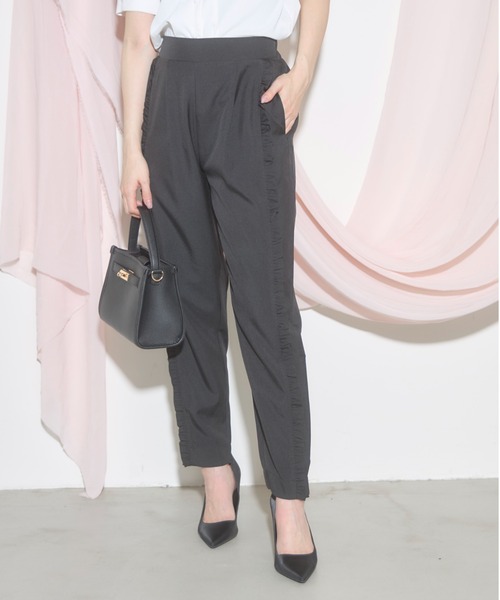 tocco closet（トッコ　クローゼット）の「【ZOZO限定】サイドフリルテーパードパンツ（スラックス・レディース・アイボリー/チャコールグレー/ブラック・M）」の10枚目の写真