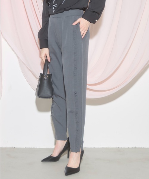 tocco closet（トッコ　クローゼット）の「【ZOZO限定】サイドフリルテーパードパンツ（スラックス・レディース・アイボリー/チャコールグレー/ブラック・M）」の16枚目の写真