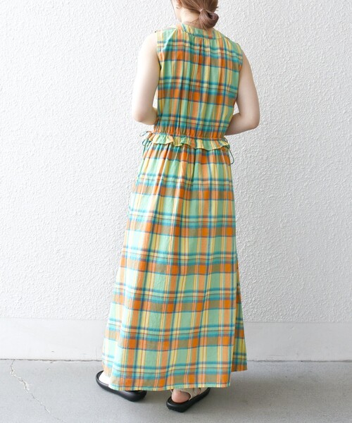 SHIPS any(シップス エニィ)の「SHIPS any:〈洗濯機可能〉マドラス チェック ノースリーブ ワンピース(ワンピース・レディース・ライトグリーン/オレンジ・ONE SIZE)」の6枚目の写真
