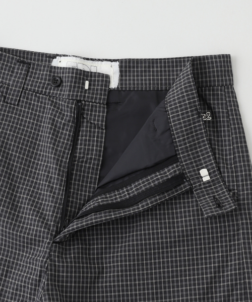 ERL(イーアールエル)の「ERL / イーアールエル UNISEX TAILORED MINI PLAID SKATE SHORTS ERL10P037(その他パンツ・メンズ・ブラック・SMALL/MEDIUM)」の2枚目の写真