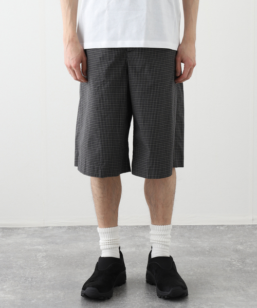 ERL(イーアールエル)の「ERL / イーアールエル UNISEX TAILORED MINI PLAID SKATE SHORTS ERL10P037(その他パンツ・メンズ・ブラック・SMALL/MEDIUM)」の4枚目の写真