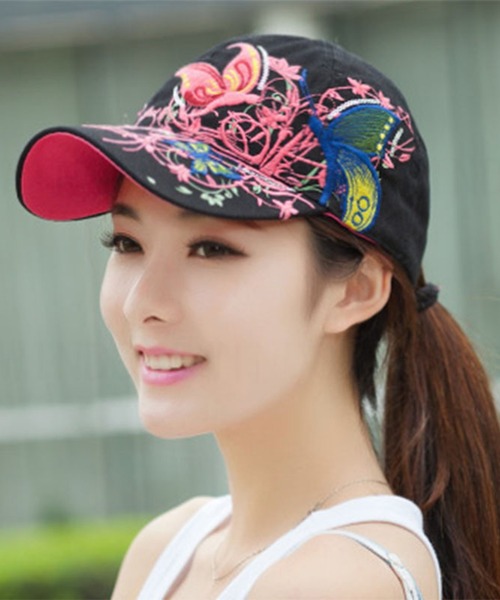 STYLEBLOCK（スタイルブロック）の「刺繍キャップ（キャップ・レディース・ホワイト/ピンク/ブルー/ブラック/イエロー・FREE）」の2枚目の写真