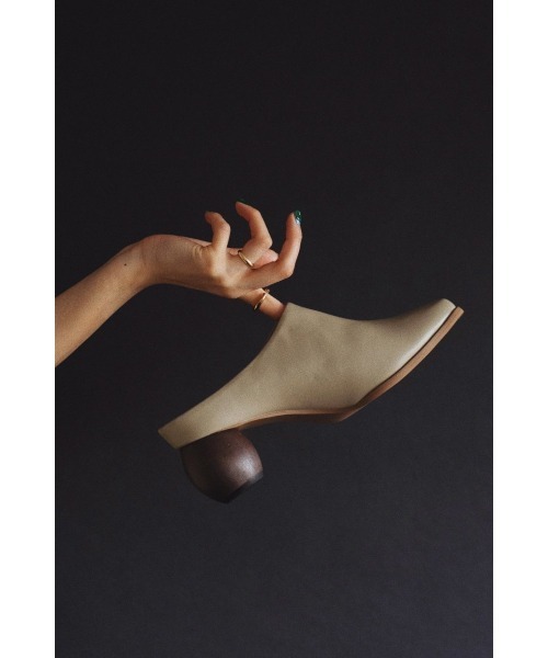 unique heel square mule（パンプス）｜Knuth Marf
