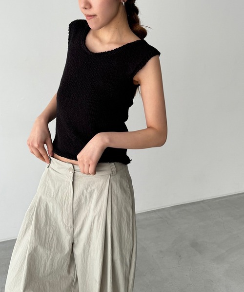 CANAL JEAN(キャナルジーン)の「diggity バックオープンニットタンク(タンクトップ・レディース・アイボリー/ブラック・ONE SIZE)」の6枚目の写真