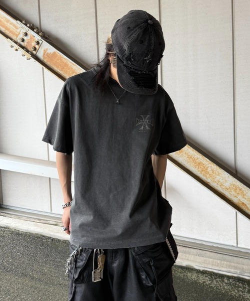 ATMARK(アットマーク)の「《2サイズ展開 / UNISEX 》ATMARKオールドイングリッシュ クロスロゴ 十字架Tee(Tシャツ/カットソー・メンズ・チャコールグレー/ブラック/ホワイト・MEDIUM/LARGE)」の9枚目の写真