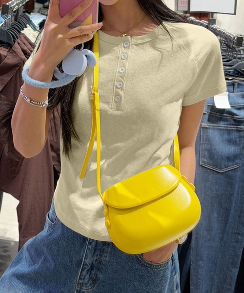 aimoha（アイモハ）の「配色ボタン付きカジュアルTシャツ (SS)（Tシャツ/カットソー・レディース・グレー/ブルー/ライトベージュ/ピンク/ホワイト/ネイビー・FREE）」の4枚目の写真