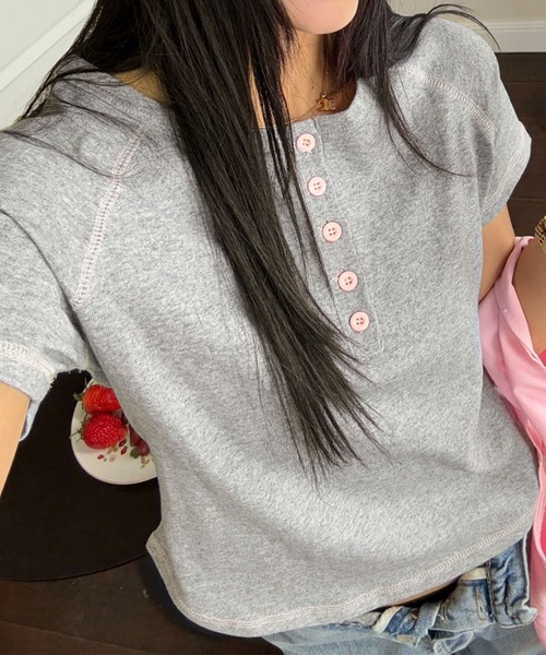 aimoha（アイモハ）の「配色ボタン付きカジュアルTシャツ (SS)（Tシャツ/カットソー・レディース・グレー/ブルー/ライトベージュ/ピンク/ホワイト/ネイビー・FREE）」の11枚目の写真