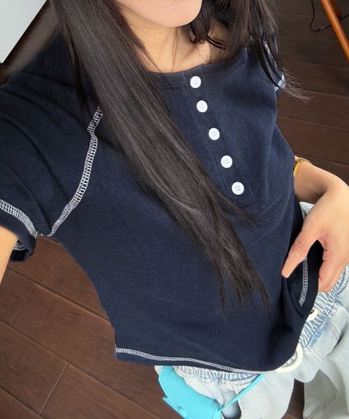 aimoha（アイモハ）の「配色ボタン付きカジュアルTシャツ (SS)（Tシャツ/カットソー・レディース・グレー/ブルー/ライトベージュ/ピンク/ホワイト/ネイビー・FREE）」の15枚目の写真
