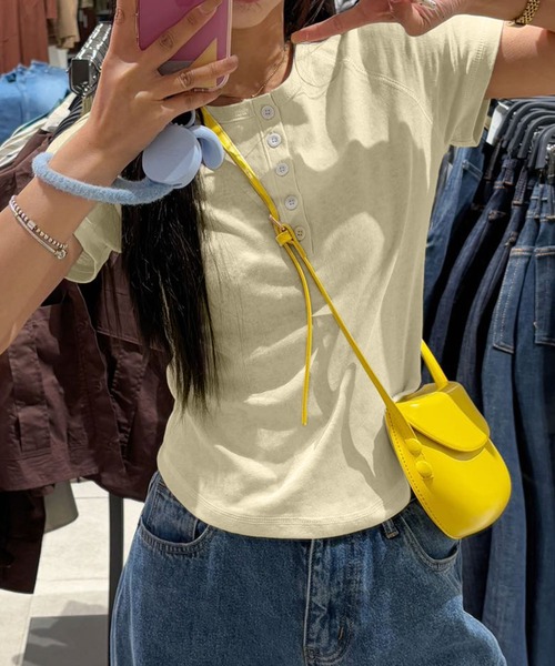 aimoha（アイモハ）の「配色ボタン付きカジュアルTシャツ (SS)（Tシャツ/カットソー・レディース・グレー/ブルー/ライトベージュ/ピンク/ホワイト/ネイビー・FREE）」の12枚目の写真