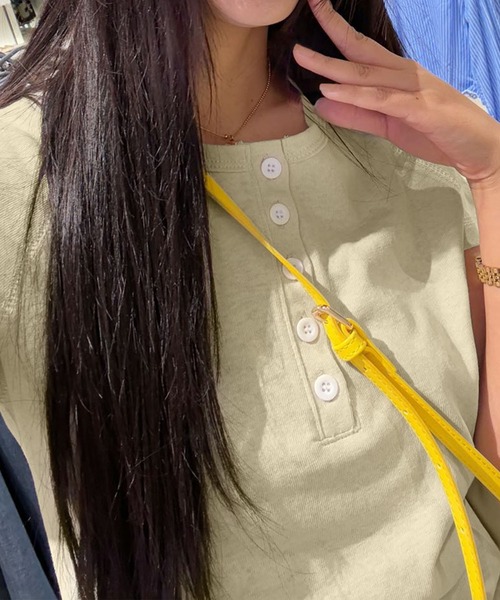 aimoha（アイモハ）の「配色ボタン付きカジュアルTシャツ (SS)（Tシャツ/カットソー・レディース・グレー/ブルー/ライトベージュ/ピンク/ホワイト/ネイビー・FREE）」の13枚目の写真