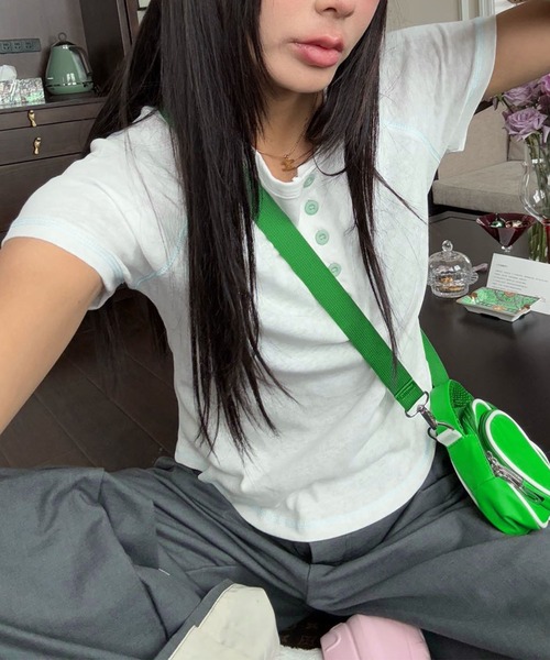 aimoha（アイモハ）の「配色ボタン付きカジュアルTシャツ (SS)（Tシャツ/カットソー・レディース・グレー/ブルー/ライトベージュ/ピンク/ホワイト/ネイビー・FREE）」の9枚目の写真