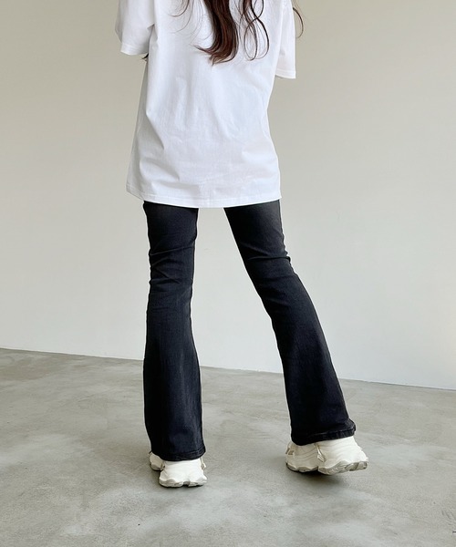 Nana(ナナ)の「デニムフレアパンツ(デニムパンツ・レディース・ブラック・FREE)」の4枚目の写真