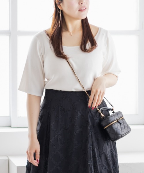 CLETTE（クレット）の「スクープネックリブニット（ニット/セーター・レディース・オフホワイト/チャコールグレー/ブラック・LL/3L/4L）」の2枚目の写真