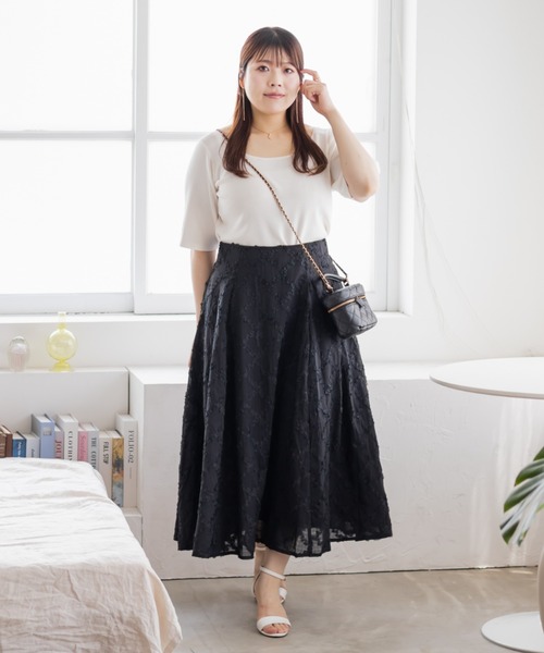 CLETTE（クレット）の「スクープネックリブニット（ニット/セーター・レディース・オフホワイト/チャコールグレー/ブラック・LL/3L/4L）」の4枚目の写真