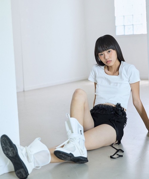 PLACE STUDIO(プレイススタジオ)の「PLACE STUDIO/UネッククロップT(Tシャツ/カットソー・レディース・チャコールグレー/ホワイト・FREE)」の7枚目の写真