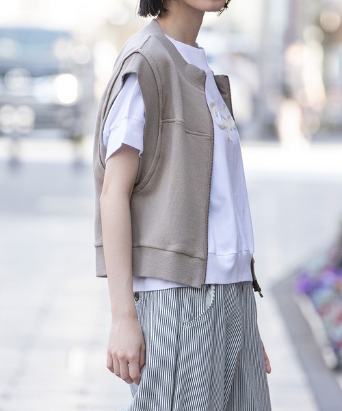 Munich(ミューニック)の「ルーズ裏毛ジップアップショートジレ(ベスト・レディース・ダークベージュ/モカ/ベージュ・FREE)」の8枚目の写真