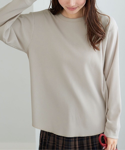 BELLUNA PLUS(ベルーナ)の「乾きやすいドライワッフルプルオーバー(Tシャツ/カットソー・レディース・イエロー/ワイン/グレイッシュベージュ/ブラック・MEDIUM/LARGE/X-LARGE)」の2枚目の写真
