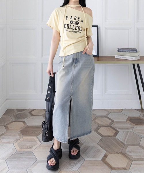 clear（クリア）の「チョーカー付きワンショルロゴTシャツ［カジュアル 韓国ファッション 半袖］（Tシャツ/カットソー・レディース・オフホワイト/イエロー/ブラック・F）」の4枚目の写真