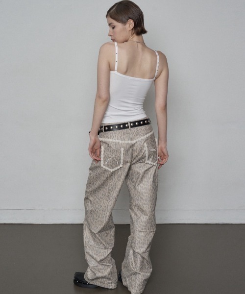 SETUPEXE(セットアップイーエックスイー)の「【SETUP‐EXE】CROSS STUDDED SLEEVELESS / 【セットアップエグゼ】クロススタッズキャミソール(キャミソール・レディース・オフホワイト/ブラック・ONE SIZE)」の5枚目の写真