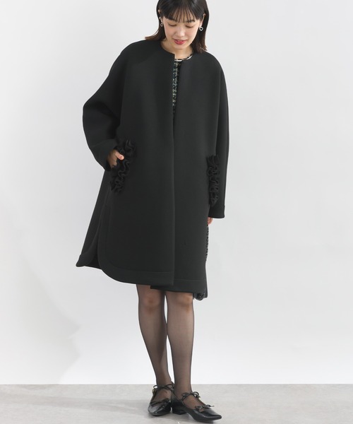 PICCIN PERLA(ピッチンペルラ)の「フリルポケットコート(ノーカラーコート・レディース・ブラック/チャコールグレー/オフホワイト/ネイビー・M)」の7枚目の写真