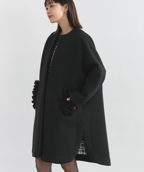 PICCIN PERLA(ピッチンペルラ)の「フリルポケットコート(ノーカラーコート・レディース・ブラック/チャコールグレー/オフホワイト/ネイビー・M)」の5枚目の写真