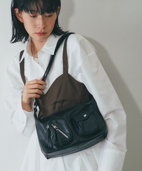ANOTHER S（アナザーエス）の「2WAYマルチポケットショルダーバッグ（ショルダーバッグ・レディース・ブラック/アイボリー・FREE）」の9枚目の写真