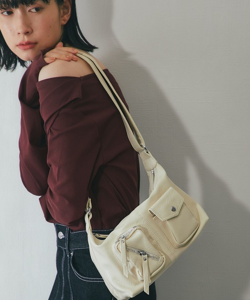 ANOTHER S（アナザーエス）の「2WAYマルチポケットショルダーバッグ（ショルダーバッグ・レディース・ブラック/アイボリー・FREE）」の3枚目の写真