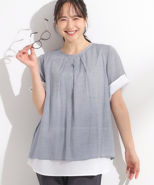SHOO・LA・RUE(シューラルー)の「【洗える/S-LL】着るだけでコーデが決まる 裾レイヤードトップス(Tシャツ/カットソー・レディース・ネイビー/ライトイエロー系/ネイビー系2/ブルー・01/04/03/02)」の4枚目の写真