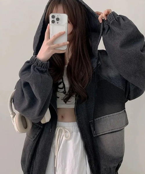 GLAMOROUS JANE(グラマラスジェーン)の「デニムフード付オーバーサイズブルゾン(デニムジャケット・レディース・ブラック/ブルー・FREE)」の1枚目の写真