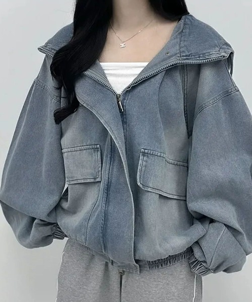 GLAMOROUS JANE(グラマラスジェーン)の「デニムフード付オーバーサイズブルゾン(デニムジャケット・レディース・ブラック/ブルー・FREE)」の4枚目の写真