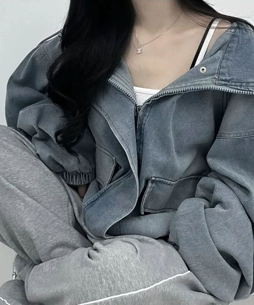 GLAMOROUS JANE(グラマラスジェーン)の「デニムフード付オーバーサイズブルゾン(デニムジャケット・レディース・ブラック/ブルー・FREE)」の6枚目の写真