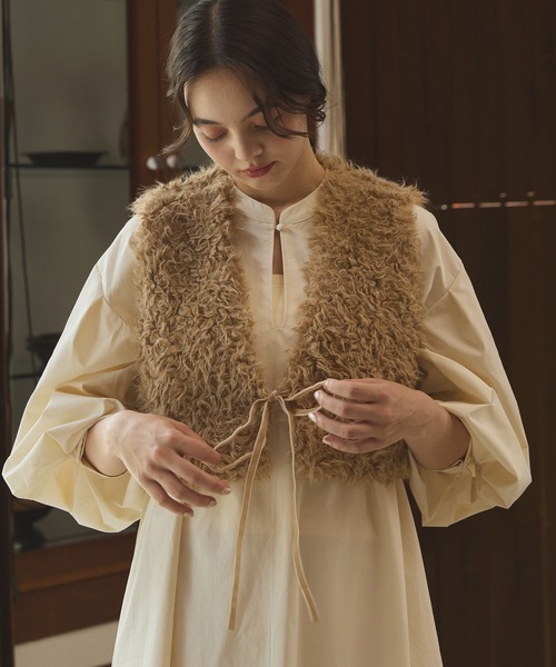 新品　esmok サイドリボン　ファーベスト　ベージュ　ファー　ベスト ESMOK ベージュ ファーベスト リボン