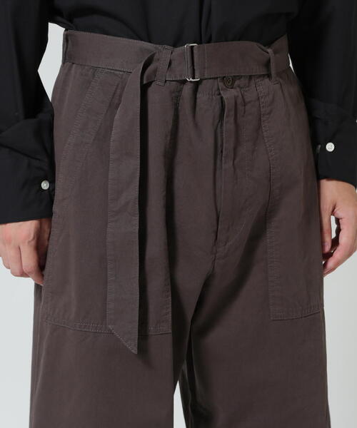 Toironier（トワロニエ）の「Toironier/トワロニエ/Belted Trousers（チノパンツ・メンズ・チャコールグレー/ブラウン・1/3/2）」の9枚目の写真