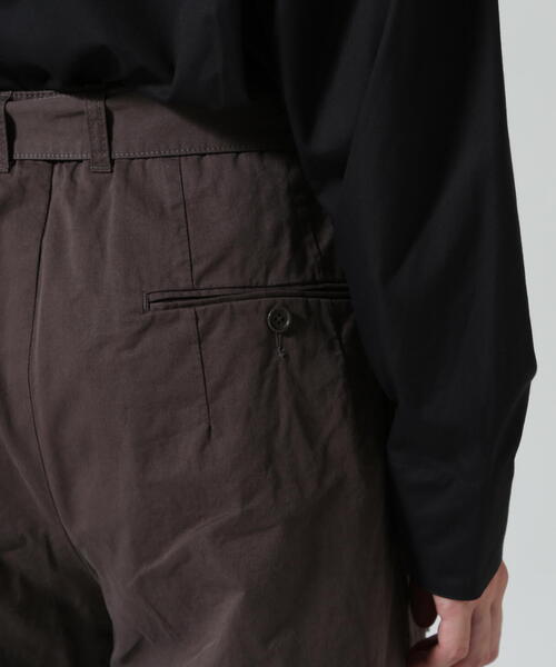 Toironier（トワロニエ）の「Toironier/トワロニエ/Belted Trousers（チノパンツ・メンズ・チャコールグレー/ブラウン・1/3/2）」の10枚目の写真