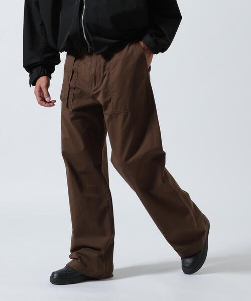 Toironier（トワロニエ）の「Toironier/トワロニエ/Belted Trousers（チノパンツ・メンズ・チャコールグレー/ブラウン・1/3/2）」の2枚目の写真
