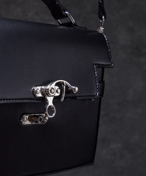 ADRER（アドラー）の「Metal Chain Shoulder Bag  - 4way - / メタルチェーンショルダーバッグ（ショルダーバッグ・メンズ・ブラック・FREE）」の7枚目の写真