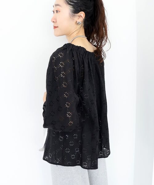 le.coeur blanc(ルクールブラン)の「レースオフショルブラウス(シャツ/ブラウス・レディース・ブラック/オフホワイト・38)」の10枚目の写真