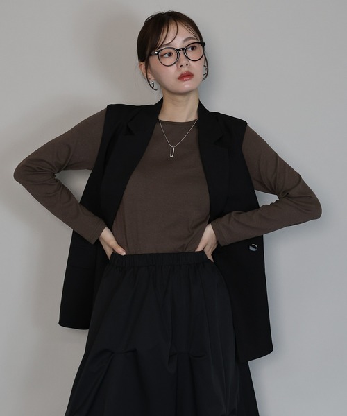 J by blue(ジェイバイブルー)の「《新色追加》クルーネックTシャツ(Tシャツ/カットソー・レディース・ブラック/ブラウン/アイボリー/グレー/ブルー/グリーン・MEDIUM)」の14枚目の写真