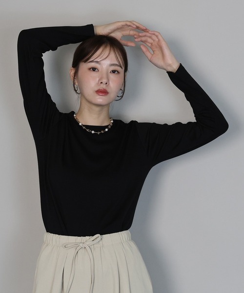 J by blue(ジェイバイブルー)の「《新色追加》クルーネックTシャツ(Tシャツ/カットソー・レディース・ブラック/ブラウン/アイボリー/グレー/ブルー/グリーン・MEDIUM)」の10枚目の写真