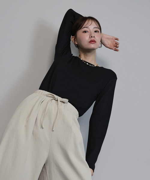 J by blue(ジェイバイブルー)の「《新色追加》クルーネックTシャツ(Tシャツ/カットソー・レディース・ブラック/ブラウン/アイボリー/グレー/ブルー/グリーン・MEDIUM)」の9枚目の写真