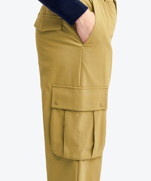 AIGLE（エーグル）の「撥水 ストレッチナイロンカーゴパンツ（カーゴパンツ・レディース・ベージュ/モスグリーン・38/36）」の9枚目の写真