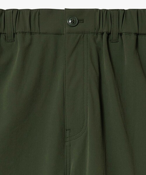 AIGLE（エーグル）の「撥水 ストレッチナイロンカーゴパンツ（カーゴパンツ・レディース・ベージュ/モスグリーン・38/36）」の14枚目の写真