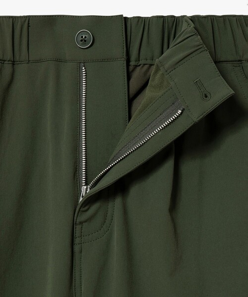 AIGLE（エーグル）の「撥水 ストレッチナイロンカーゴパンツ（カーゴパンツ・レディース・ベージュ/モスグリーン・38/36）」の15枚目の写真