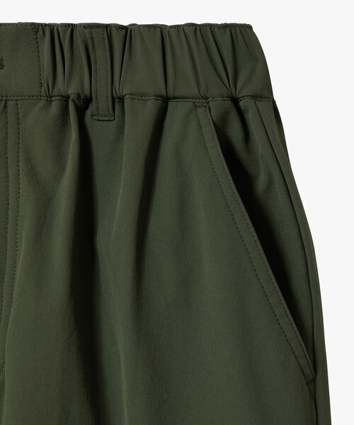 AIGLE（エーグル）の「撥水 ストレッチナイロンカーゴパンツ（カーゴパンツ・レディース・ベージュ/モスグリーン・38/36）」の16枚目の写真