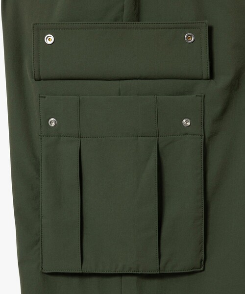 AIGLE（エーグル）の「撥水 ストレッチナイロンカーゴパンツ（カーゴパンツ・レディース・ベージュ/モスグリーン・38/36）」の19枚目の写真