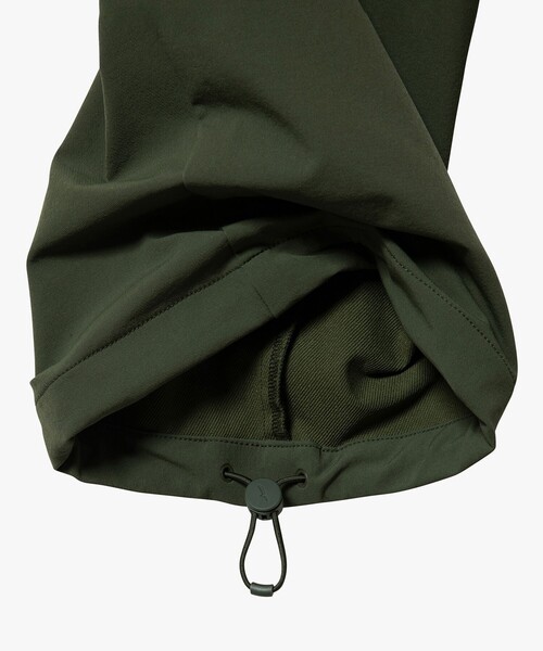 AIGLE（エーグル）の「撥水 ストレッチナイロンカーゴパンツ（カーゴパンツ・レディース・ベージュ/モスグリーン・38/36）」の21枚目の写真